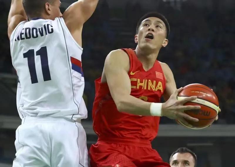 北京时间7月24日，正在欧洲进行拉练的中国男篮传来了最新的消息，中国男篮12人大(3)