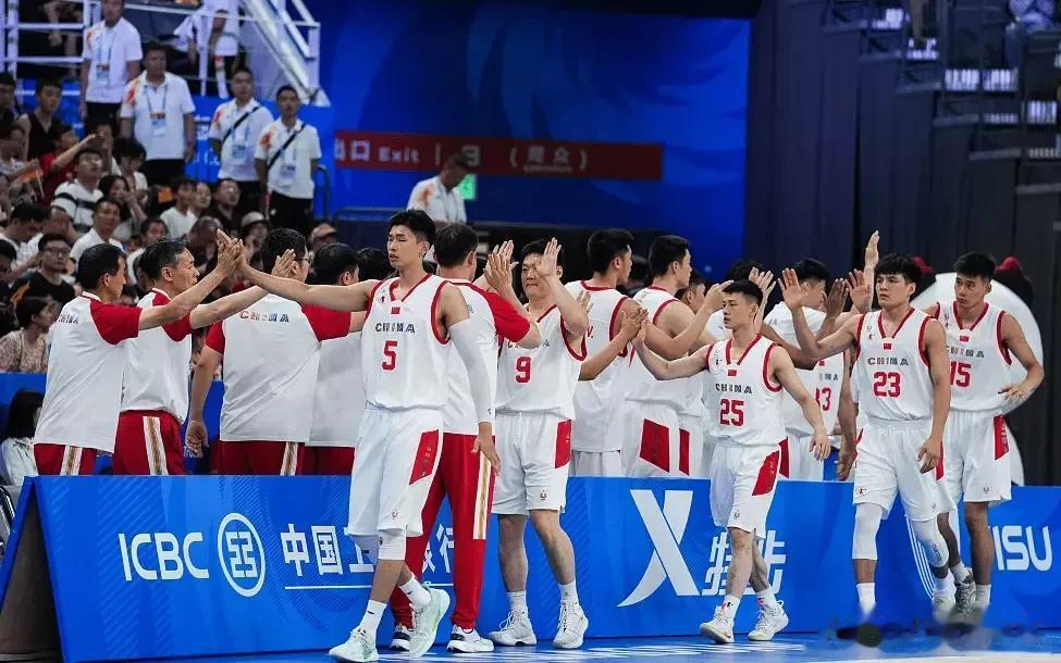看了大运会中国大学生男篮的两场比赛，发现一个很严重的问题，就是：
“一将无能累死(3)