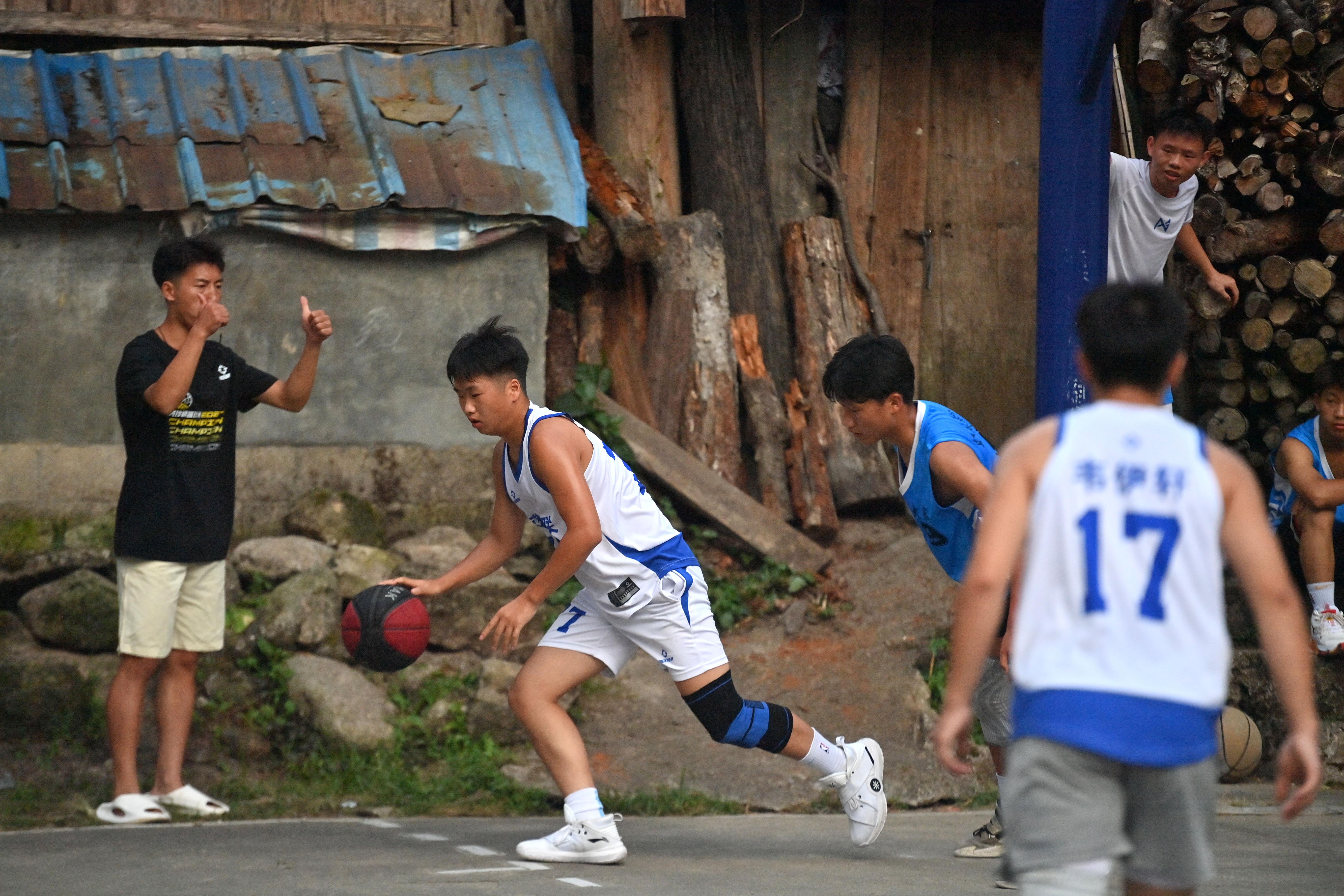 全民健身——大山里的暑假篮球赛(3)