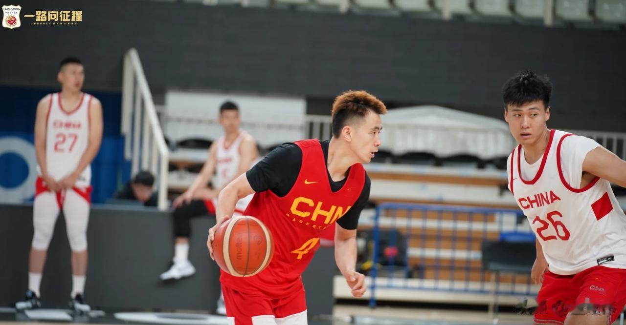 中国男篮继续留在意大利训练，当地时间8月10日前往德国汉堡，12日至13日参加德(2)
