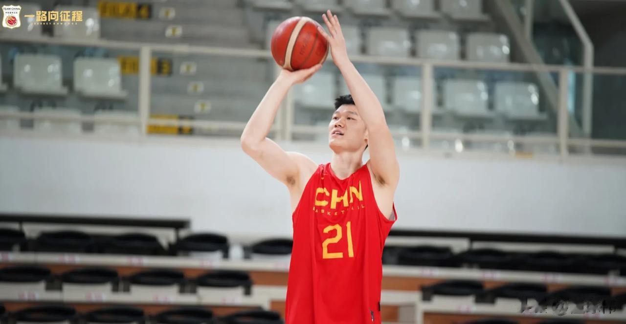 中国男篮继续留在意大利训练，当地时间8月10日前往德国汉堡，12日至13日参加德(7)