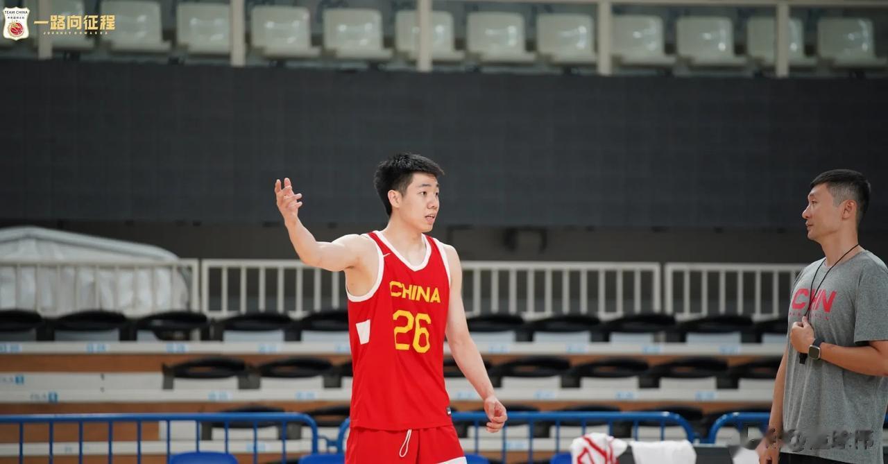 中国男篮继续留在意大利训练，当地时间8月10日前往德国汉堡，12日至13日参加德(10)