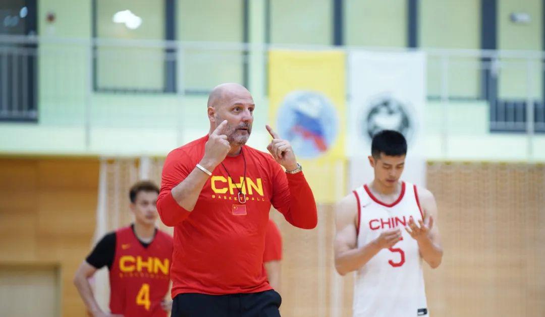 重磅官宣！中国男篮裁员！两大控卫同时离队(4)