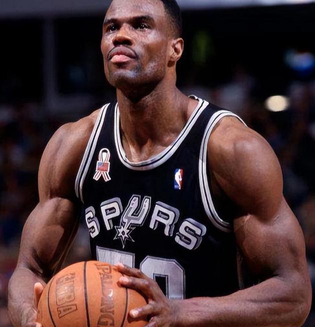 NBA历史5大肌肉男，詹姆斯堪称人类身体标本 奥尼尔麒麟臂惹眼(3)