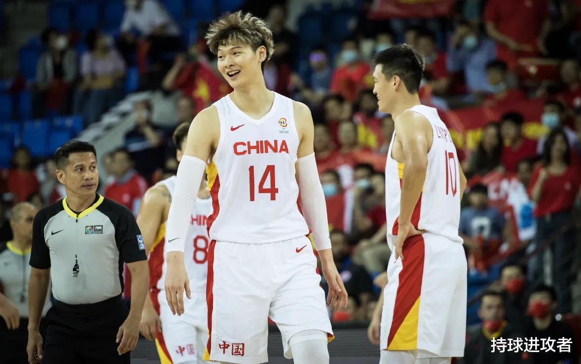 乔尔杰维奇、王哲林接受采访！中国男篮42分惨败，21次失误太扎心(4)