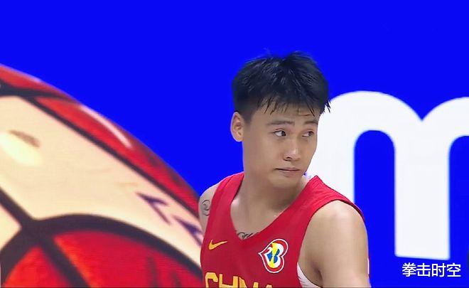 中国男篮惨败！但却收到4大利好，周琦6投全中，34岁老将带来惊喜
