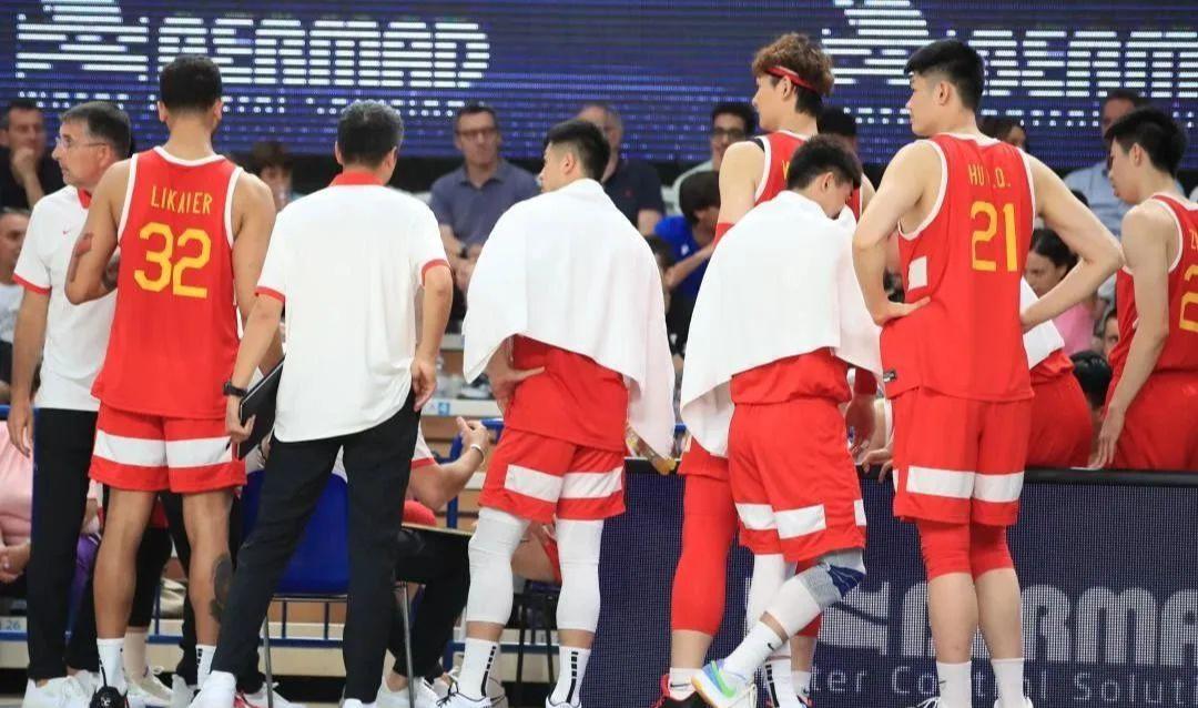 中国男篮惨败塞尔维亚，李凯尔发挥极其低迷，并非输球的罪魁祸首(1)