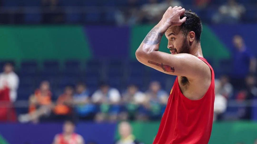 中国男篮惨败塞尔维亚，李凯尔发挥极其低迷，并非输球的罪魁祸首(6)