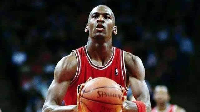 NBA拥有非人类身材的球员：洛瑞NBA第一翘臀，一人脸园接近圆周率！(10)