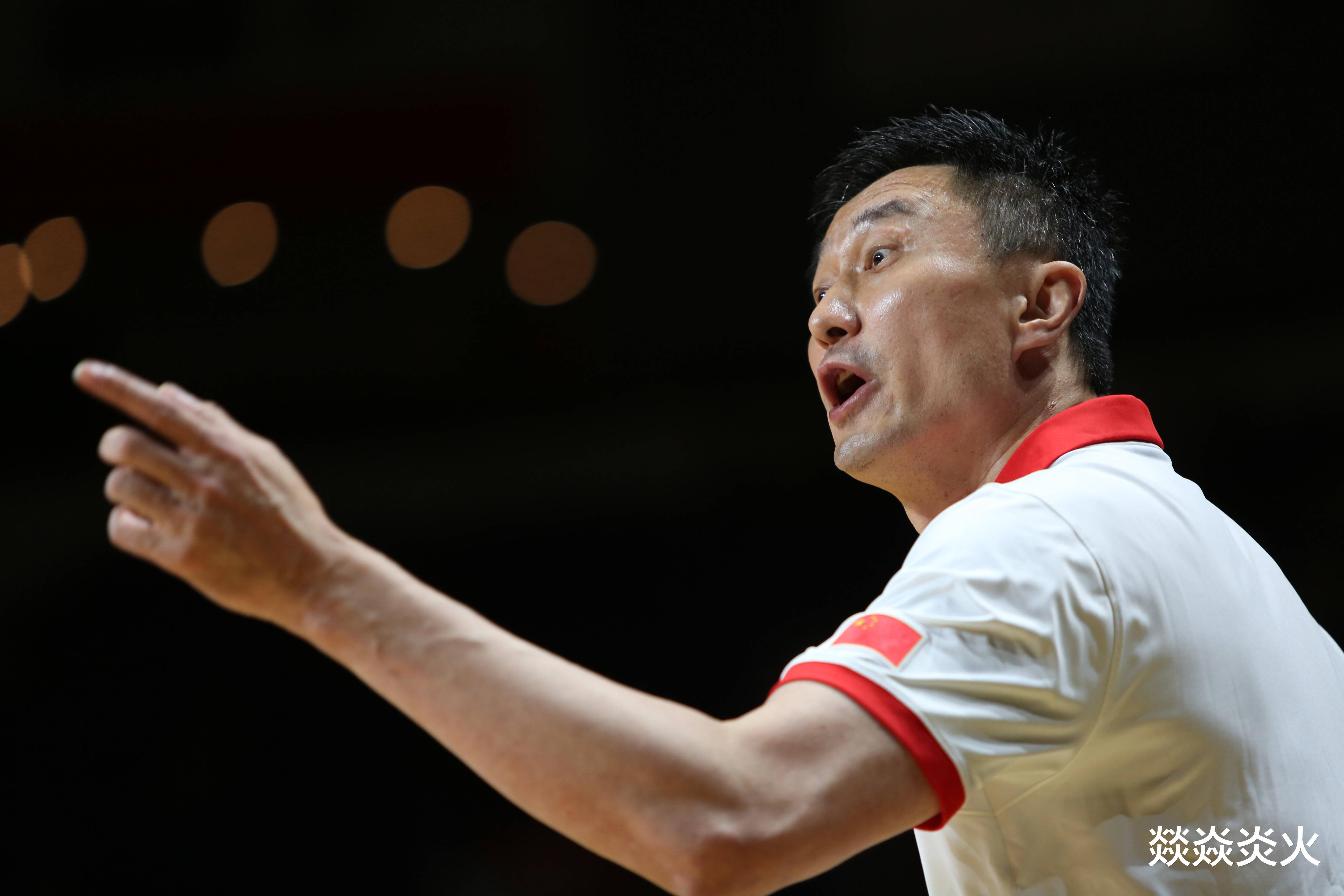 中国男篮75：96菲律宾队，主持人都哭了！功勋教练杜锋点评比赛，一针见血(2)