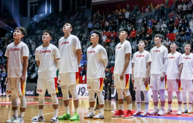中国男篮的未来已定！技战术问题不断，球员选择成关键(2)