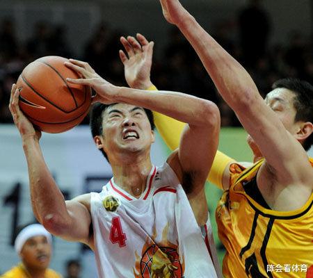 盘点中国男篮最有血性的4名球员，如今的男篮球员却比女人还软(3)