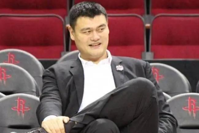 篮球舞台上的新篇章：姚明的担当与中国篮球的新契机