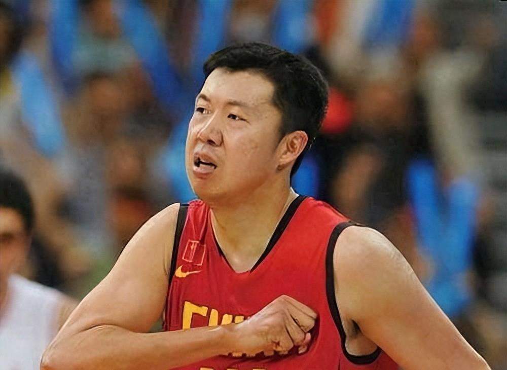 逼姚明退役，陷害王治郅，他靠一己之力让中国篮球倒退20年！(11)