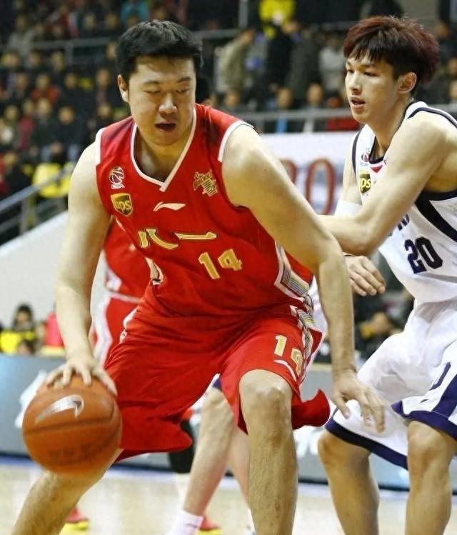 逼姚明退役，陷害王治郅，他靠一己之力让中国篮球倒退20年！(12)