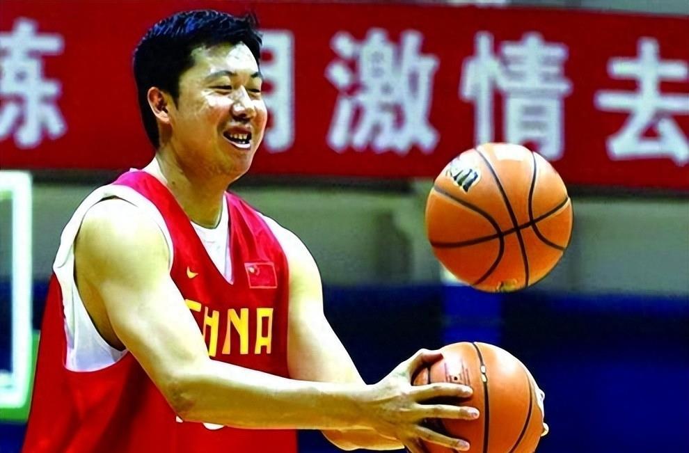 逼姚明退役，陷害王治郅，他靠一己之力让中国篮球倒退20年！(13)