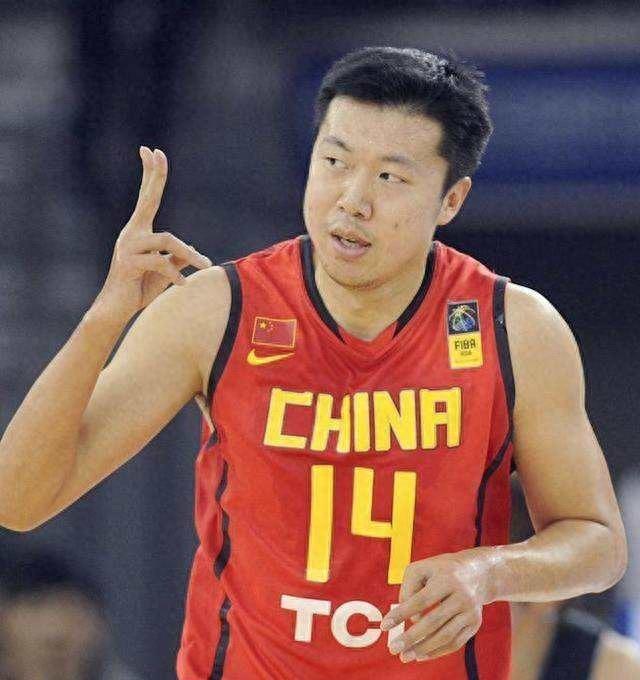 逼姚明退役，陷害王治郅，他靠一己之力让中国篮球倒退20年！(22)