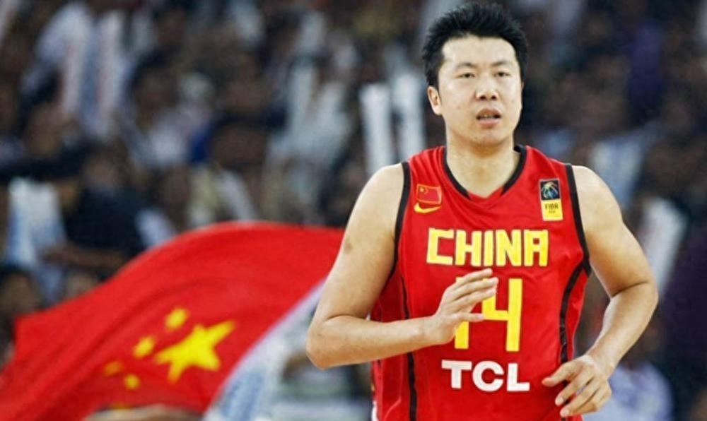 逼姚明退役，陷害王治郅，他靠一己之力让中国篮球倒退20年！(23)