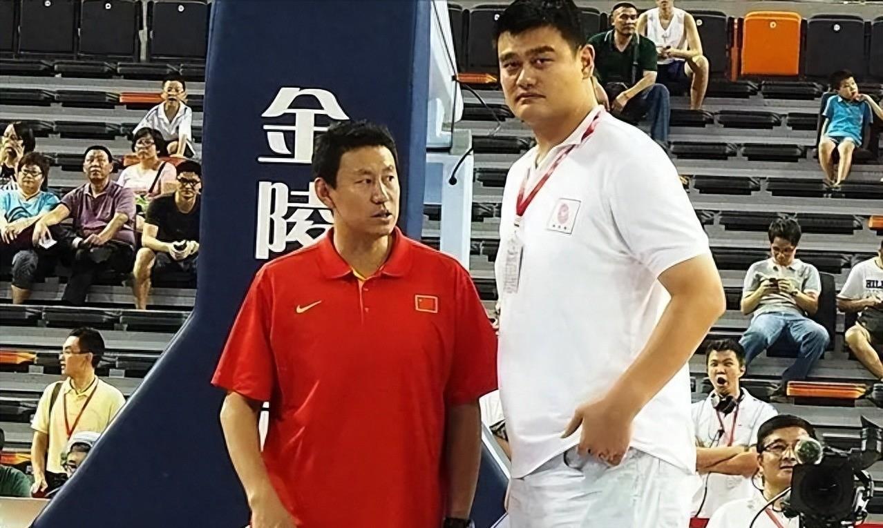 逼姚明退役，陷害王治郅，他靠一己之力让中国篮球倒退20年！(37)