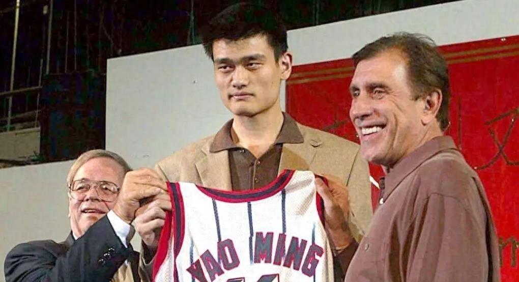 逼姚明退役，陷害王治郅，他靠一己之力让中国篮球倒退20年！(40)