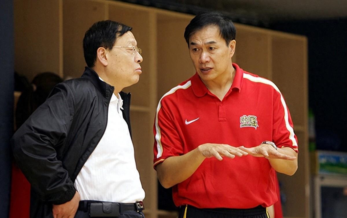 逼姚明退役，陷害王治郅，他靠一己之力让中国篮球倒退20年！(43)