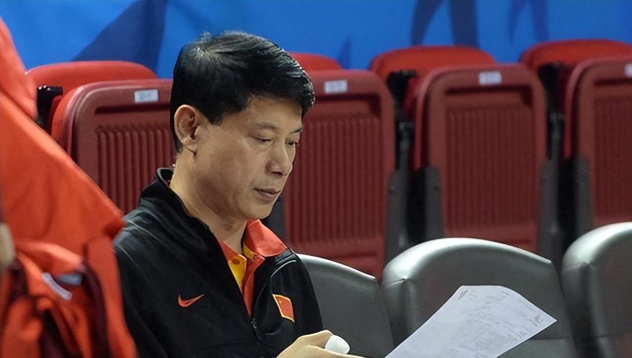 逼姚明退役，陷害王治郅，他靠一己之力让中国篮球倒退20年！(47)