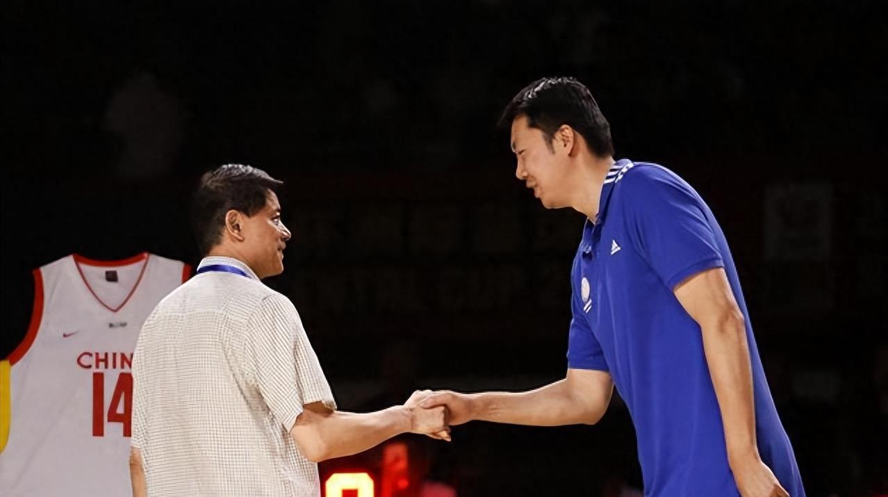 逼姚明退役，陷害王治郅，他靠一己之力让中国篮球倒退20年！(48)
