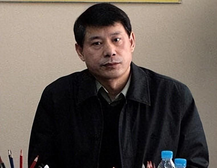 逼姚明退役，陷害王治郅，他靠一己之力让中国篮球倒退20年！(52)
