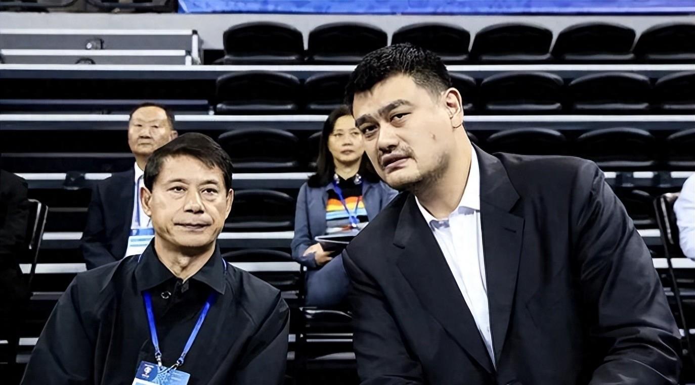 逼姚明退役，陷害王治郅，他靠一己之力让中国篮球倒退20年！(55)