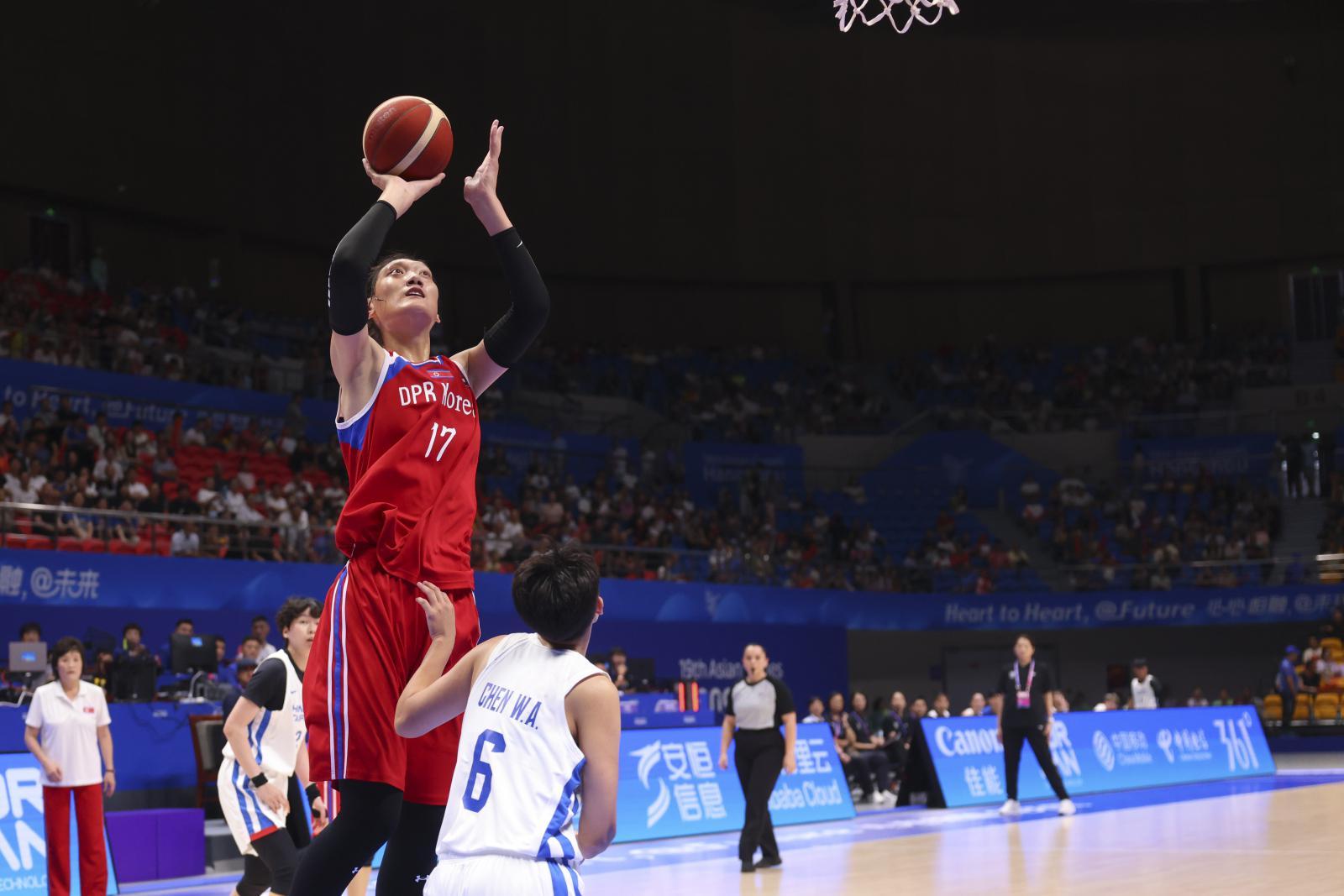 中国女篮半决赛对阵朝鲜，对手强力中锋4场狂砍145分(2)