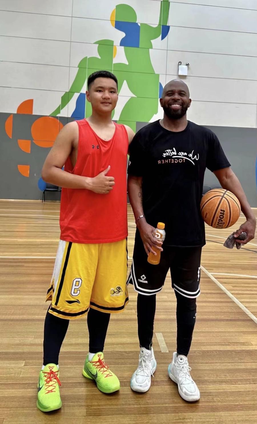 14岁上海少年厉害了，加盟澳大利亚墨尔本老虎篮球梯队，探索家庭培养模式！(2)