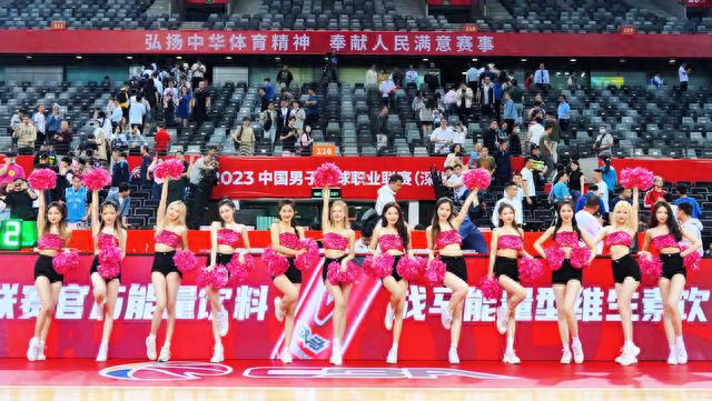 10年老牌CBA拉拉队，竟然赞助超三，高妹新成员亮相深圳主场(16)