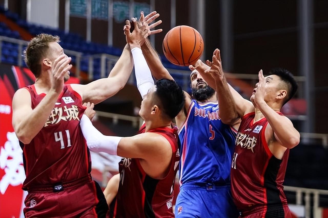 北京时间10月29日上午，中国男篮传来了北京队和四川队的最新消息