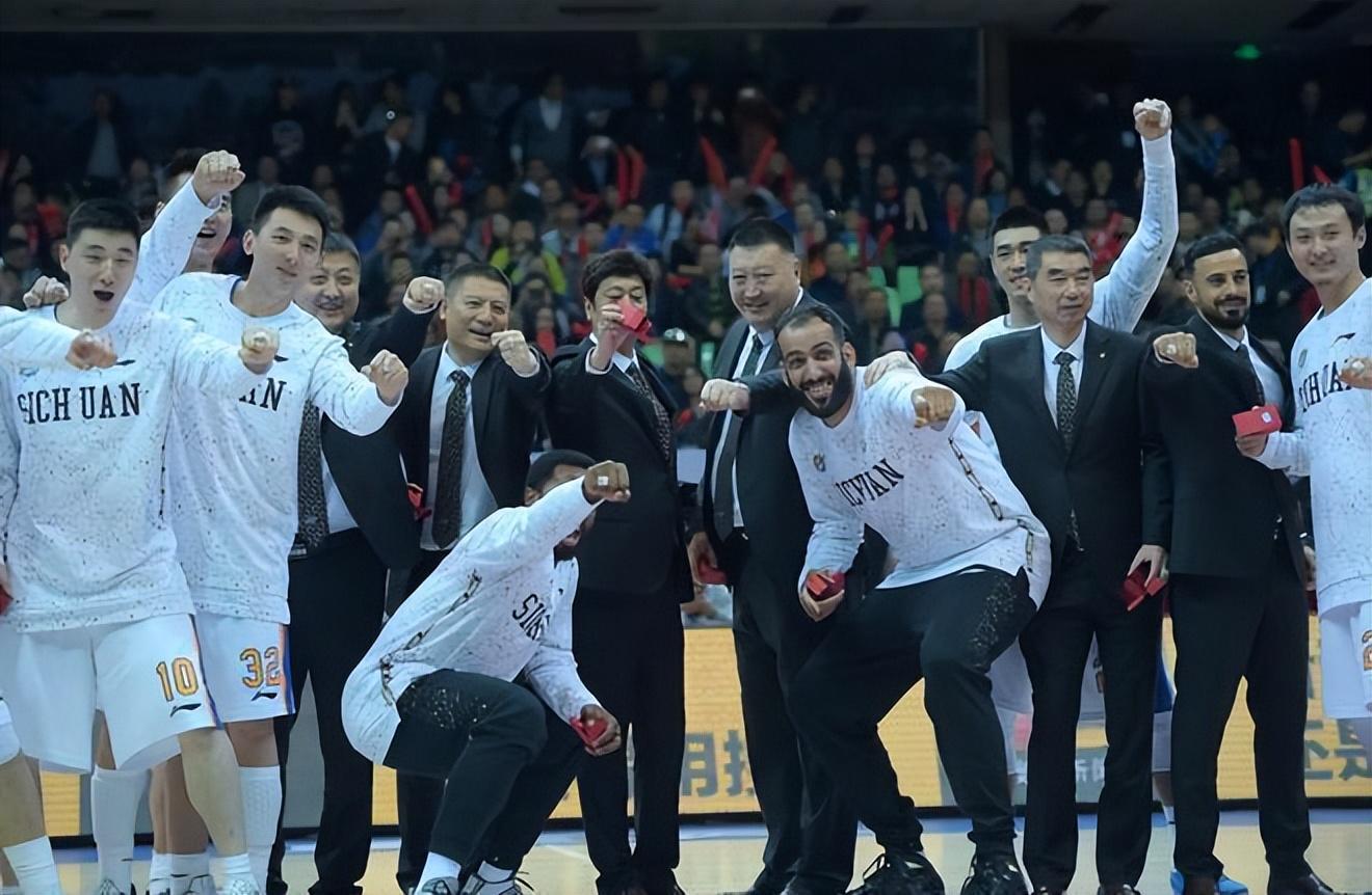 北京时间10月29日上午，中国男篮传来了北京队和四川队的最新消息(5)