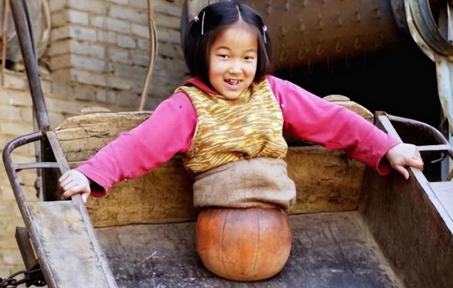 20年过去了，当初那个感动中国的“篮球女孩”，如今过得好吗？(1)