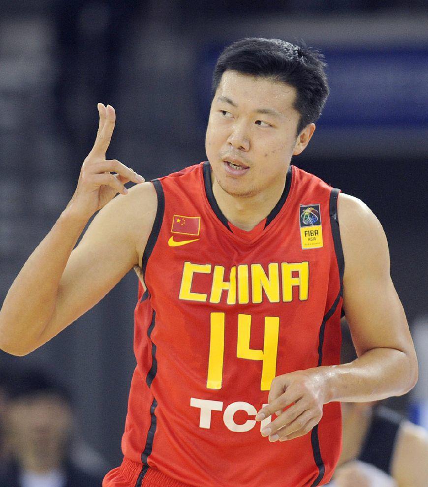 盘点中国男篮历史上最伟大的4名球员，无所不能，个个身怀绝技