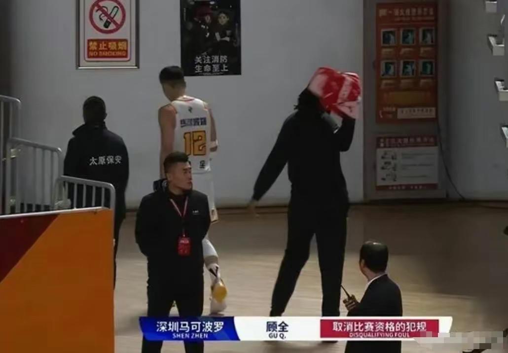 深圳男篮输球再收坏消息，两大国手缺席+罚款，裁判判罚引争议(6)