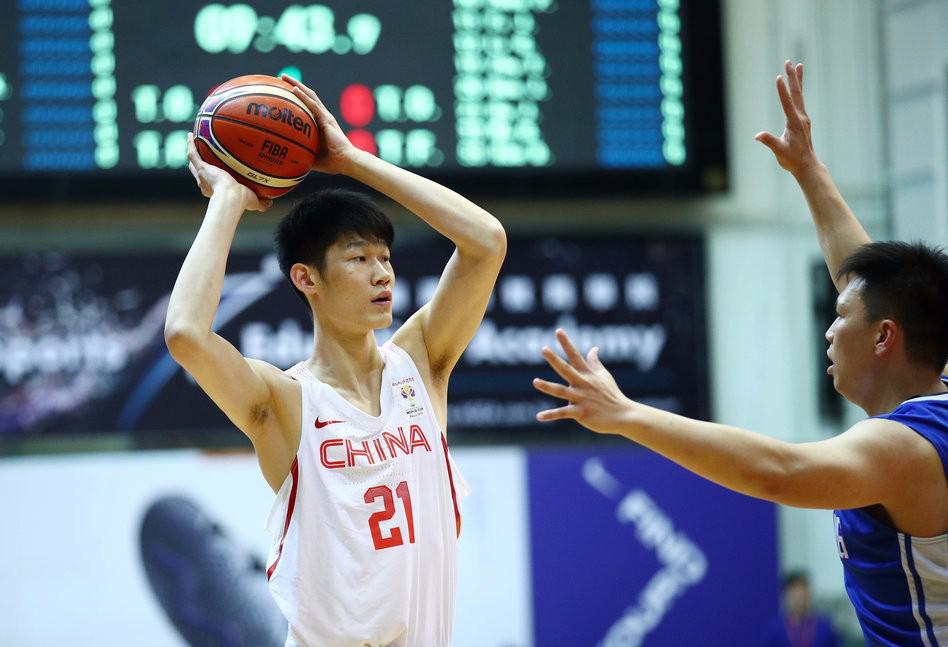 中国男篮内线球员表现糟糕，关键时候只有胡金秋站了出来！(5)