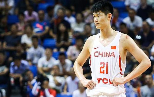中国男篮内线球员表现糟糕，关键时候只有胡金秋站了出来！(7)
