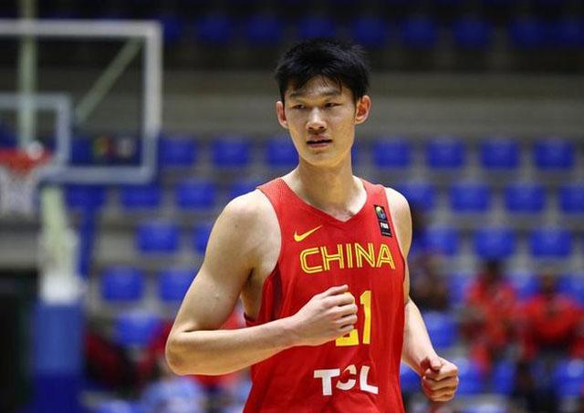 中国男篮内线球员表现糟糕，关键时候只有胡金秋站了出来！(9)
