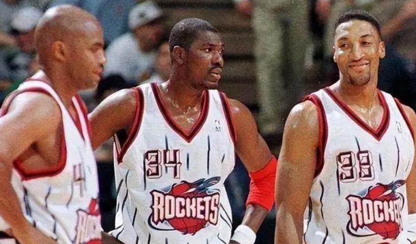 99年NBA惊天动地：火箭三巨头组合失败，首轮出局之谜