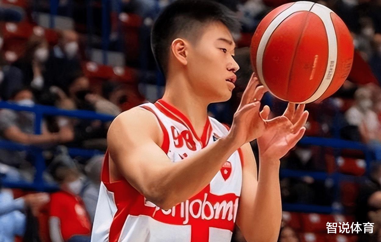 新一届中国男篮阵容大猜想：4位00后+1归化将成未来建队核心(2)