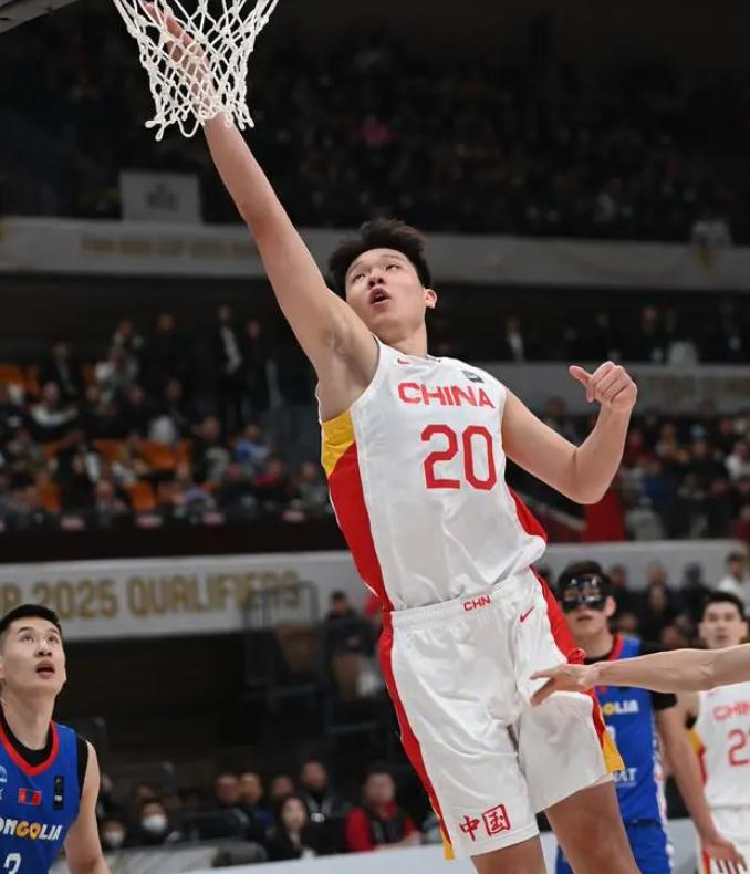 中国男篮最强内线，远超周琦一个级别，未来有望登录NBA(2)