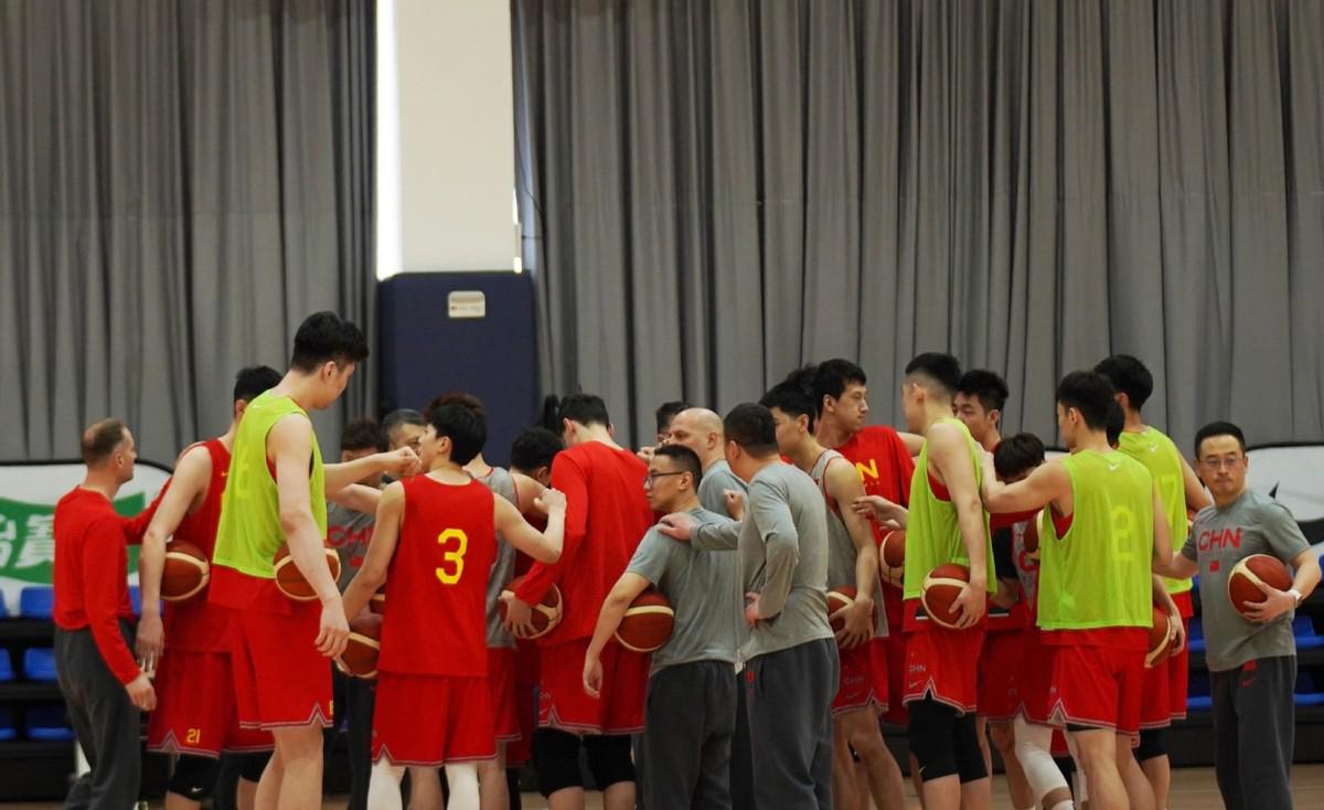 马不停蹄！中国男篮31分大胜蒙古 启程赶赴日本 冲亚预赛2连胜(4)