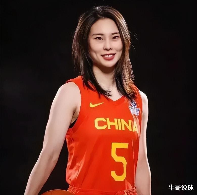 苗立杰：平心而论，目前中国女篮，技术最全面的只有3人(2)