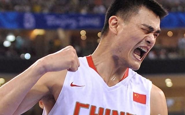 盘点中国男篮历史最强阵容，现役无人上榜，中锋毫无悬念