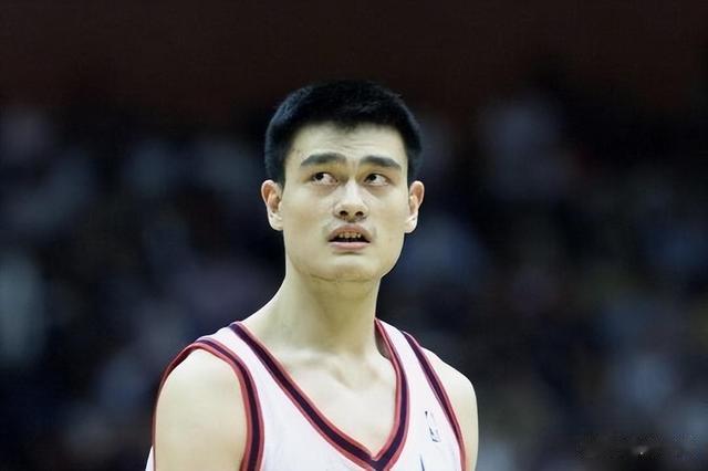 中国历史上五大男篮巨星，两个进过NBA两个备受争议，你知道有谁(4)