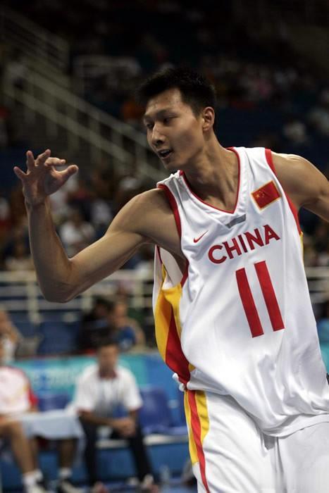 中国历史上五大男篮巨星，两个进过NBA两个备受争议，你知道有谁(10)