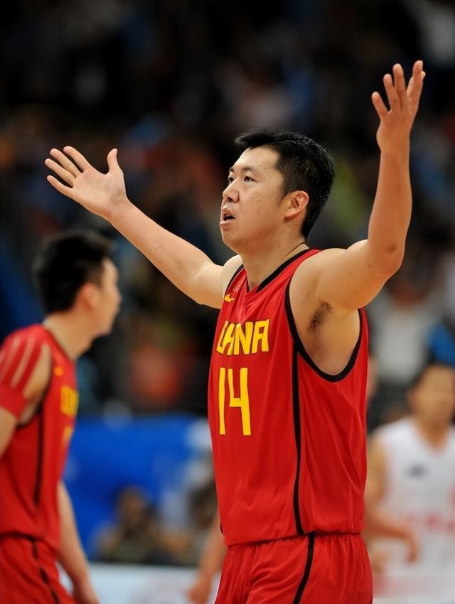 中国历史上五大男篮巨星，两个进过NBA两个备受争议，你知道有谁(14)