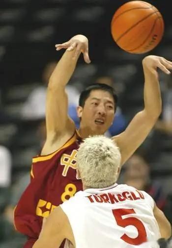 中国历史上五大男篮巨星，两个进过NBA两个备受争议，你知道有谁(17)